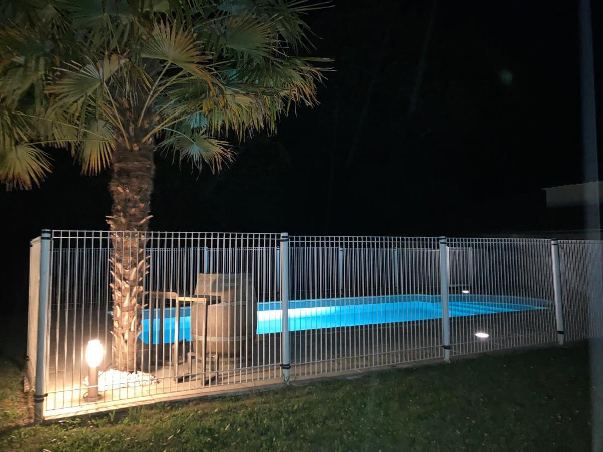 Gite Des Combes Blanches Avec Piscine Frayssinet-le-Gélat Kültér fotó
