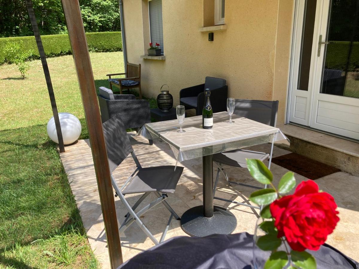Gite Des Combes Blanches Avec Piscine Frayssinet-le-Gélat Kültér fotó
